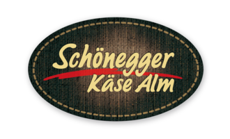 Ein ovales Logo mit dem Schriftzug „Schönegger Käse Alm“. Die Farben sind dunkelgrün und beige, mit einer rustikalen, bäuerlichen Anmutung. | © Schönegger Käse Alm Logo